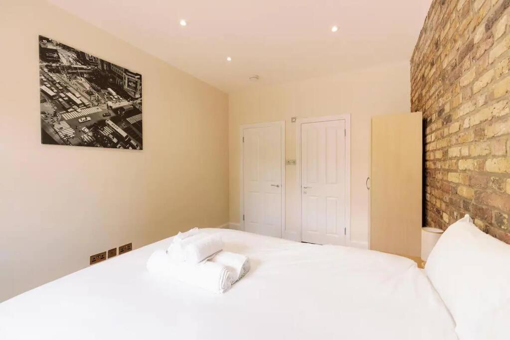 Bright And Quiet 2-bed 2-bath With Great Patio