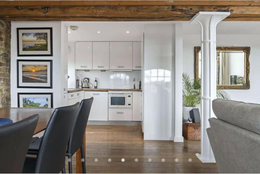 Luxury Artistic 2 Bedroom W/balcony-great Location Londres