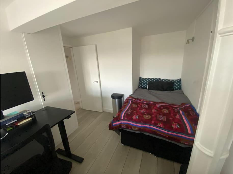 Luxury Artistic 2 Bedroom W/balcony-great Location Londres