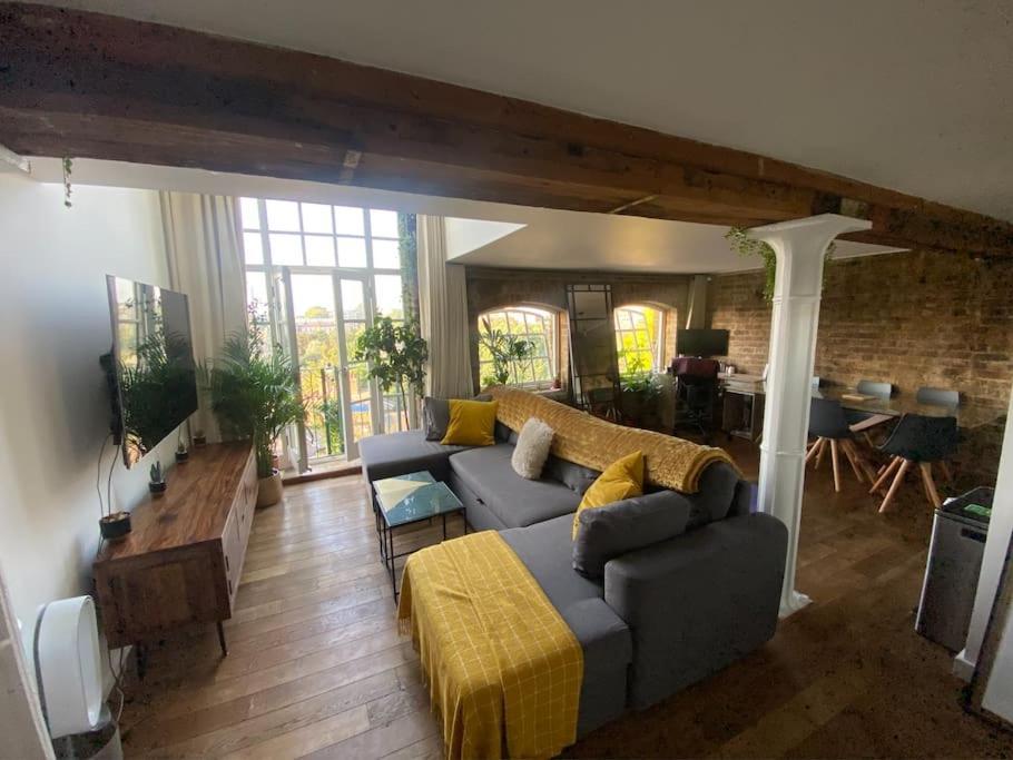 Apartamento Luxury Artistic 2 Bedroom W/balcony-great Location