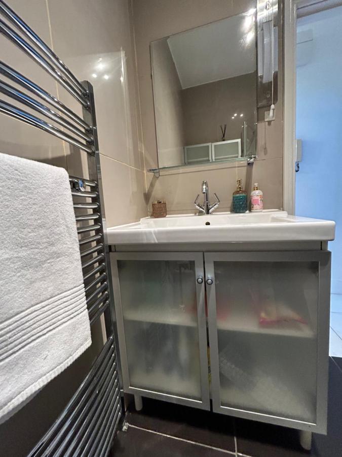 Apartment New! Supreme - Near Tube Stations London