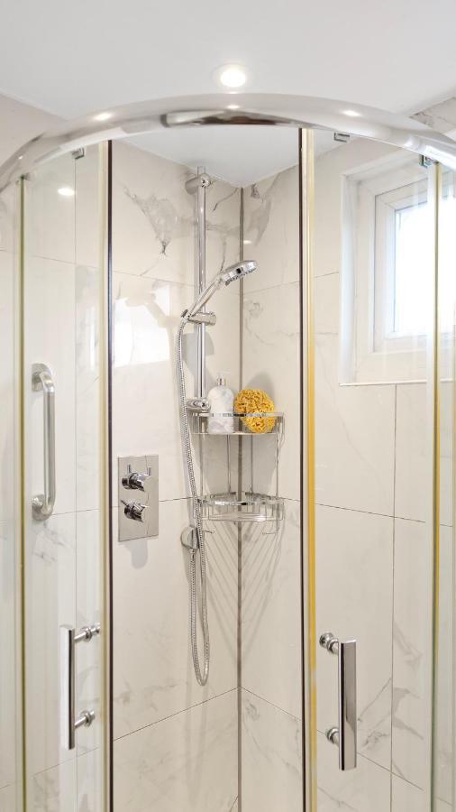 Ultra London, Modern Flat In Leafy Street *