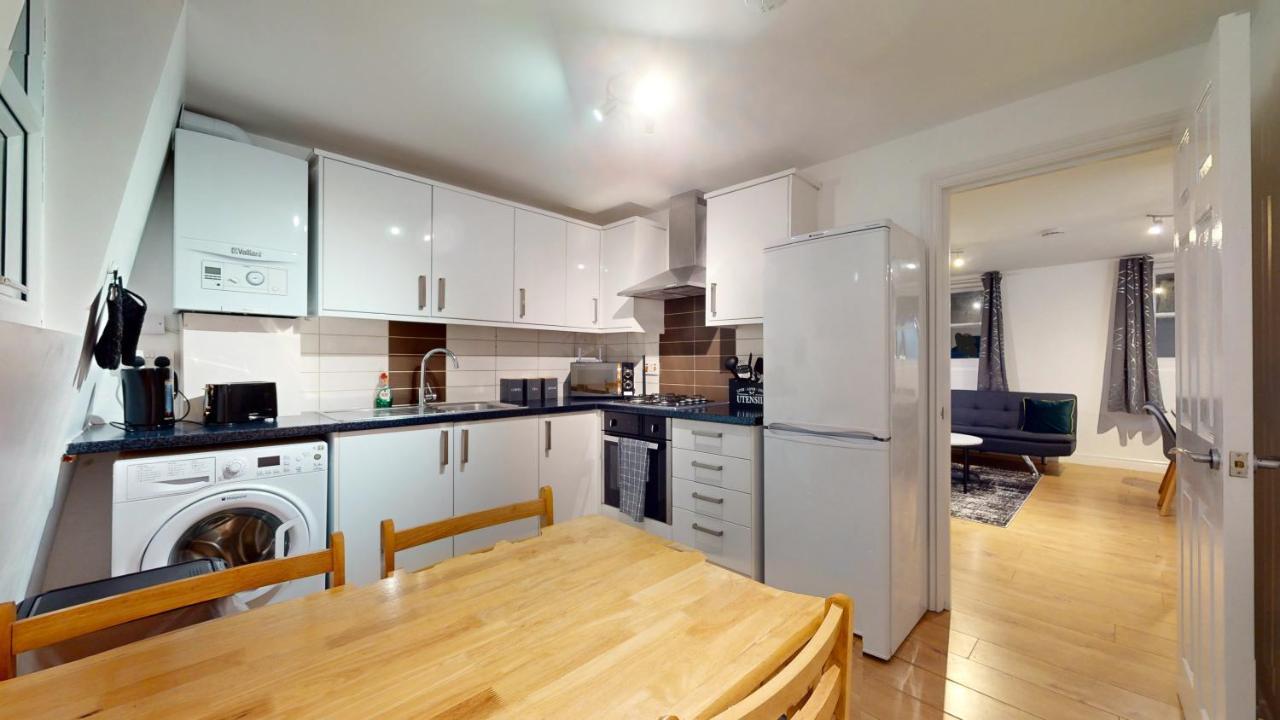 Spacious Duplex Apartamento
