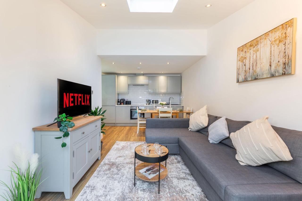 Three-bedroom Bliss In Town Apartamento
