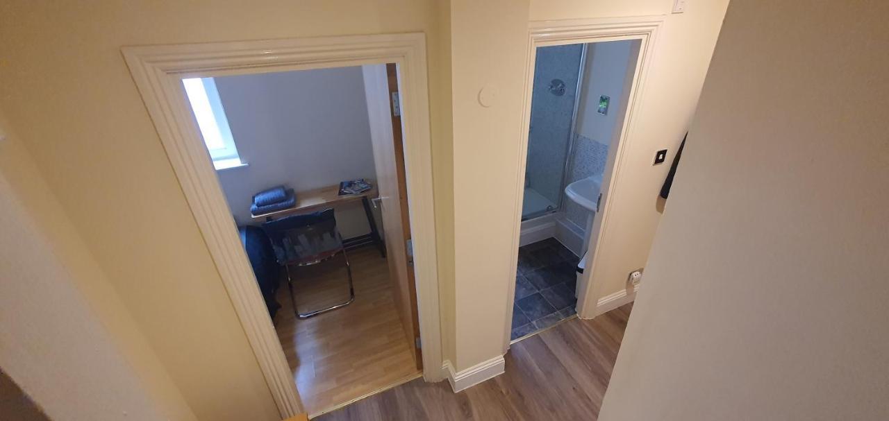 Double Room&private Bath Near The Square Mile Homestay *