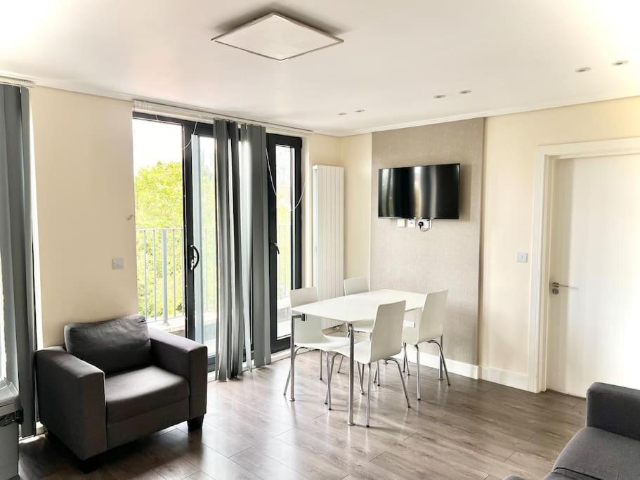 Apartamento Luxurious 2 Bedroom Flat In Londres