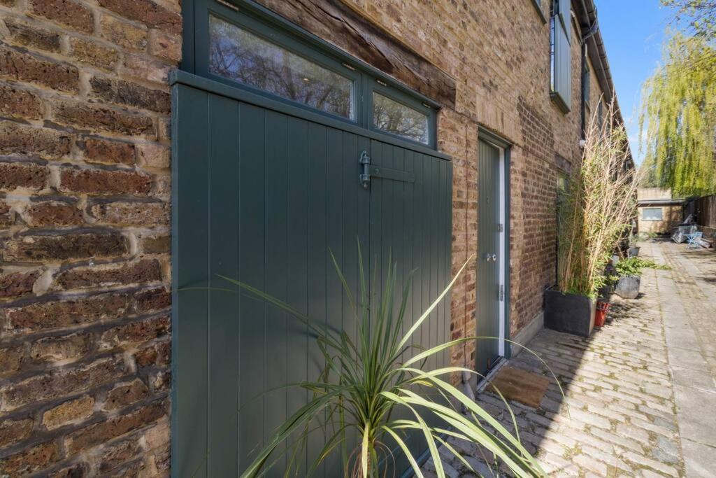 2 Bed Private Townhouse Mews, King's Cross * Londres