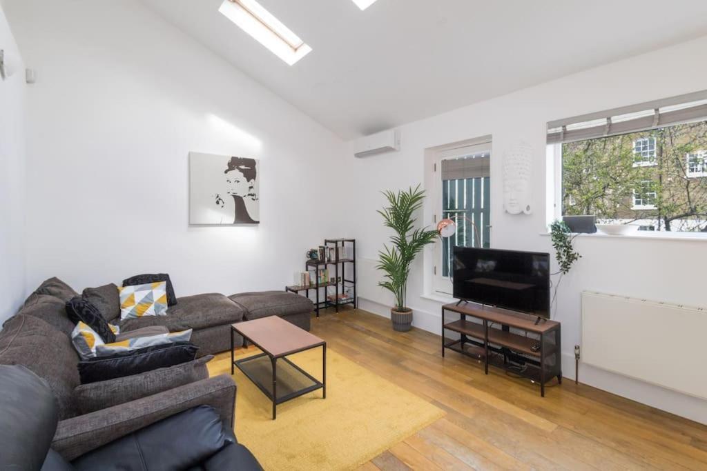 2 Bed Private Townhouse Mews, King's Cross