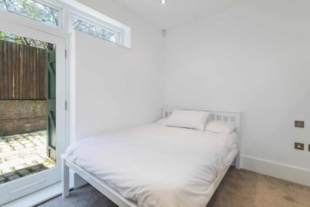 2 Bed Private Townhouse Mews, King's Cross * Londen