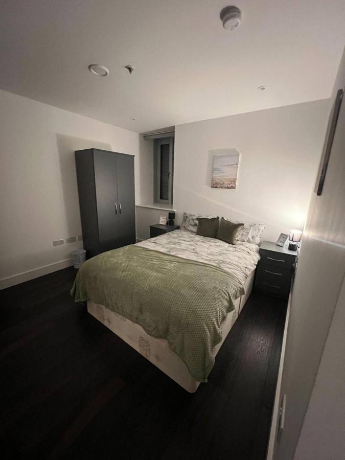 2 Bedroom Flat In Bp65 *