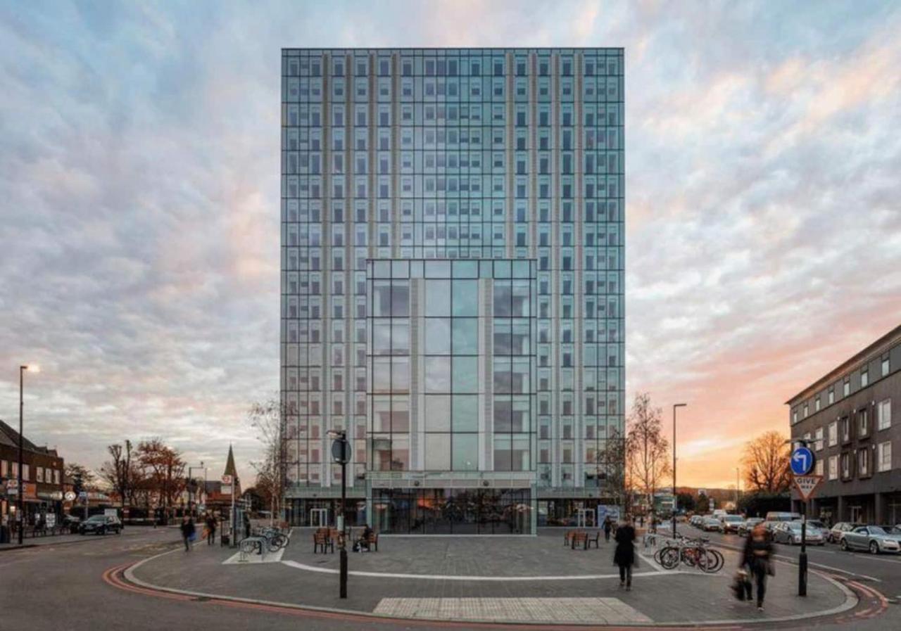 2 Bedroom Flat In Bp65 Londres