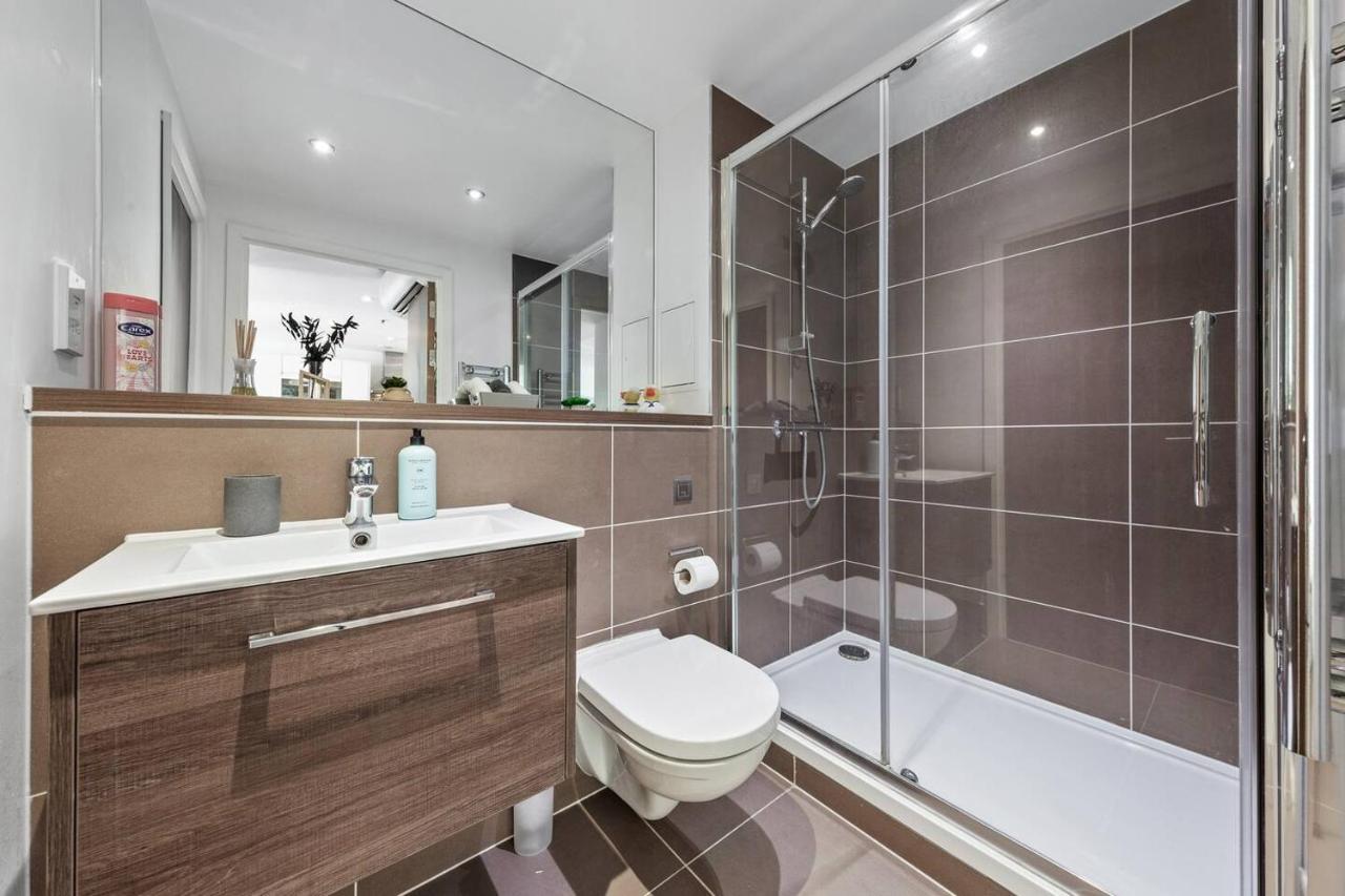 2 Bedroom Flat In Bp65 Apartamento Londres