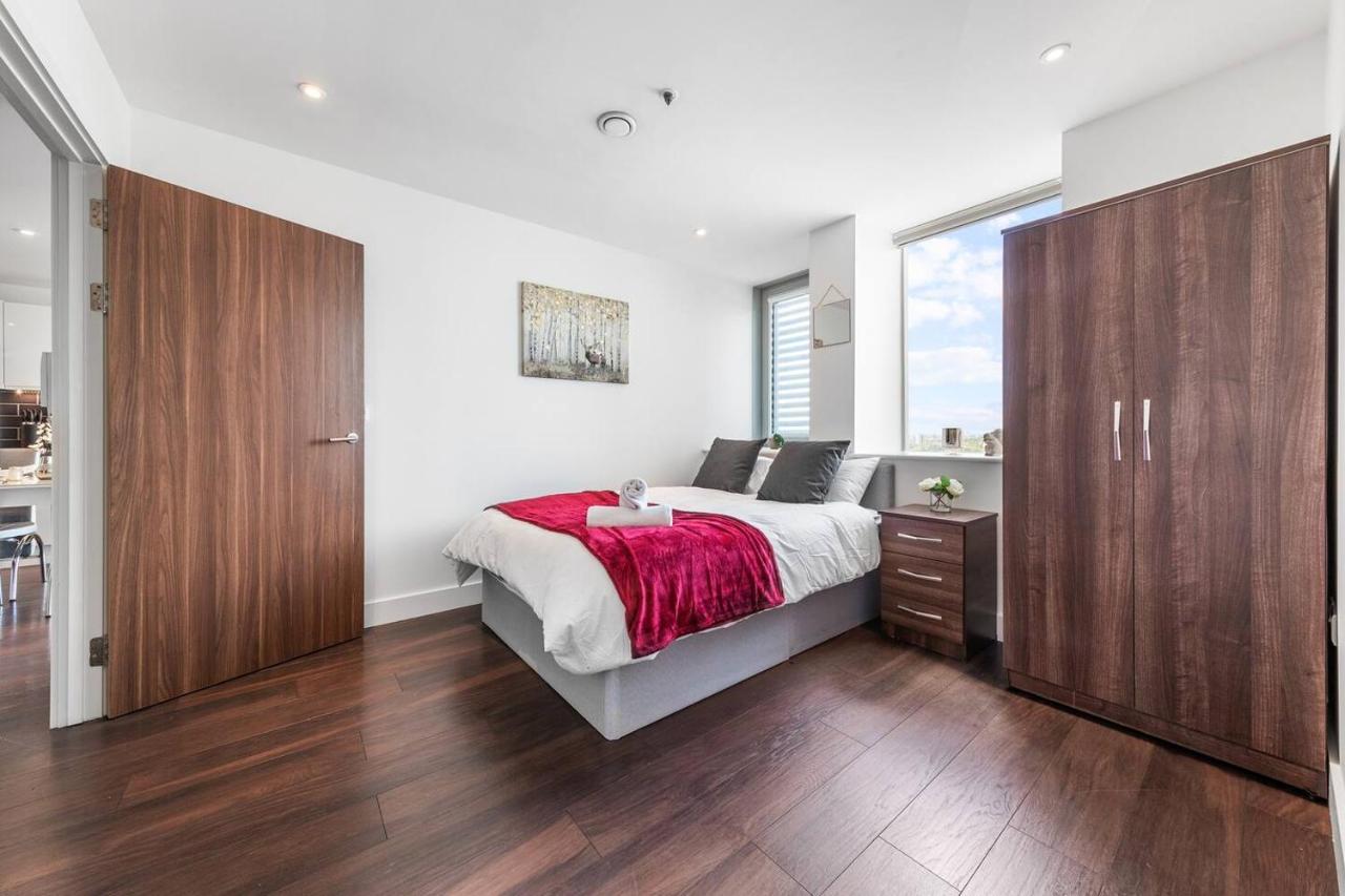 2 Bedroom Flat In Bp65 Apartamento