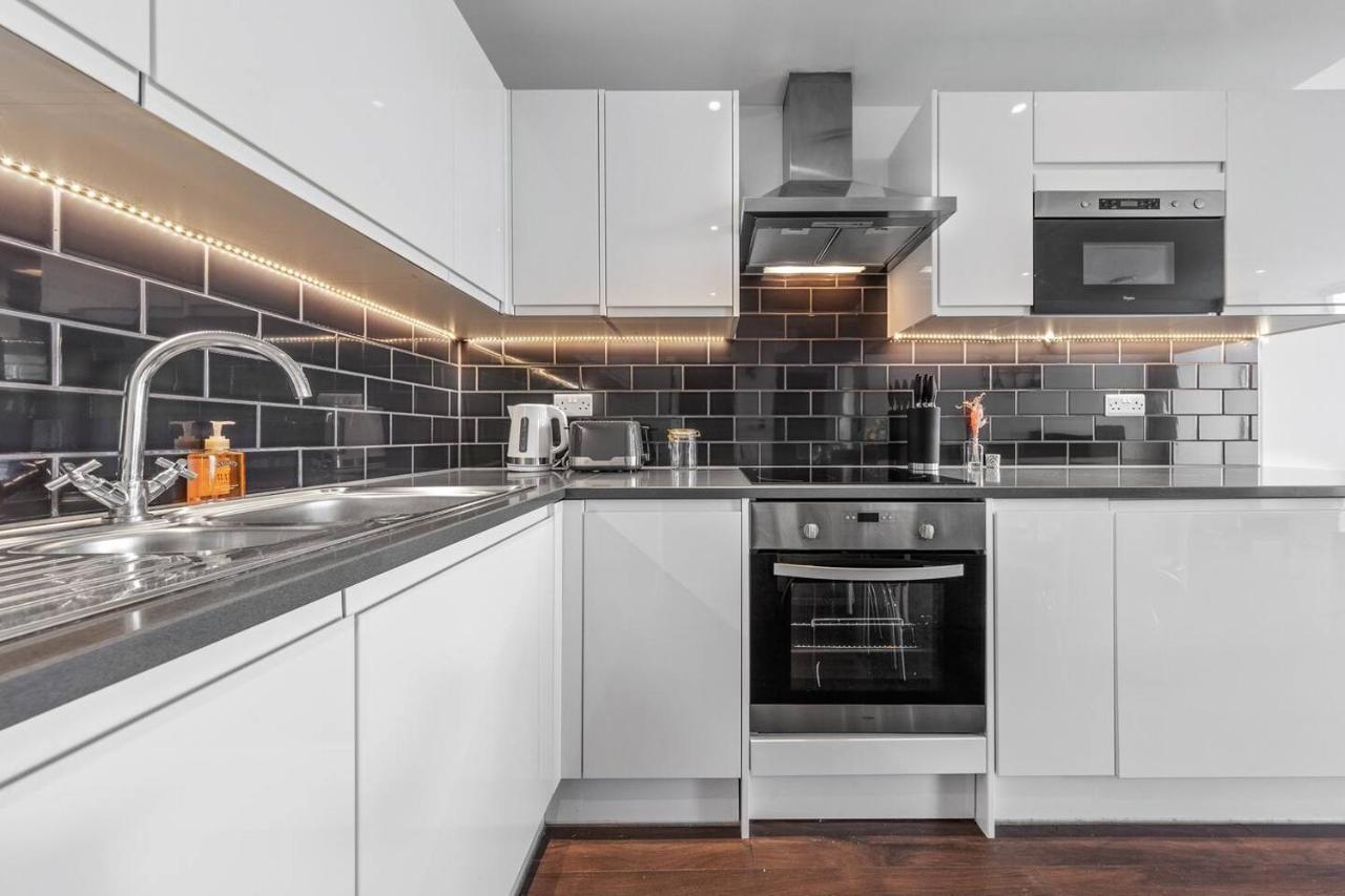 2 Bedroom Flat In Bp65 *