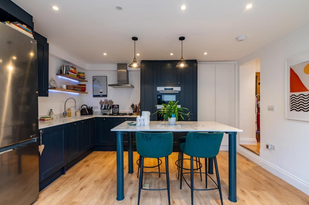 Beautiful Two Bed Abode In South West Appartement *