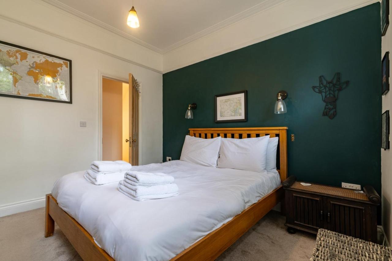 Beautiful Two Bed Abode In South West Appartement