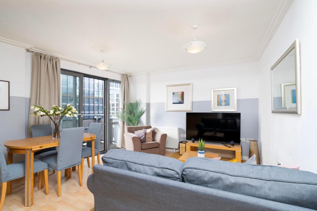 Cosy Flat Right Opp Tube Station * Londres