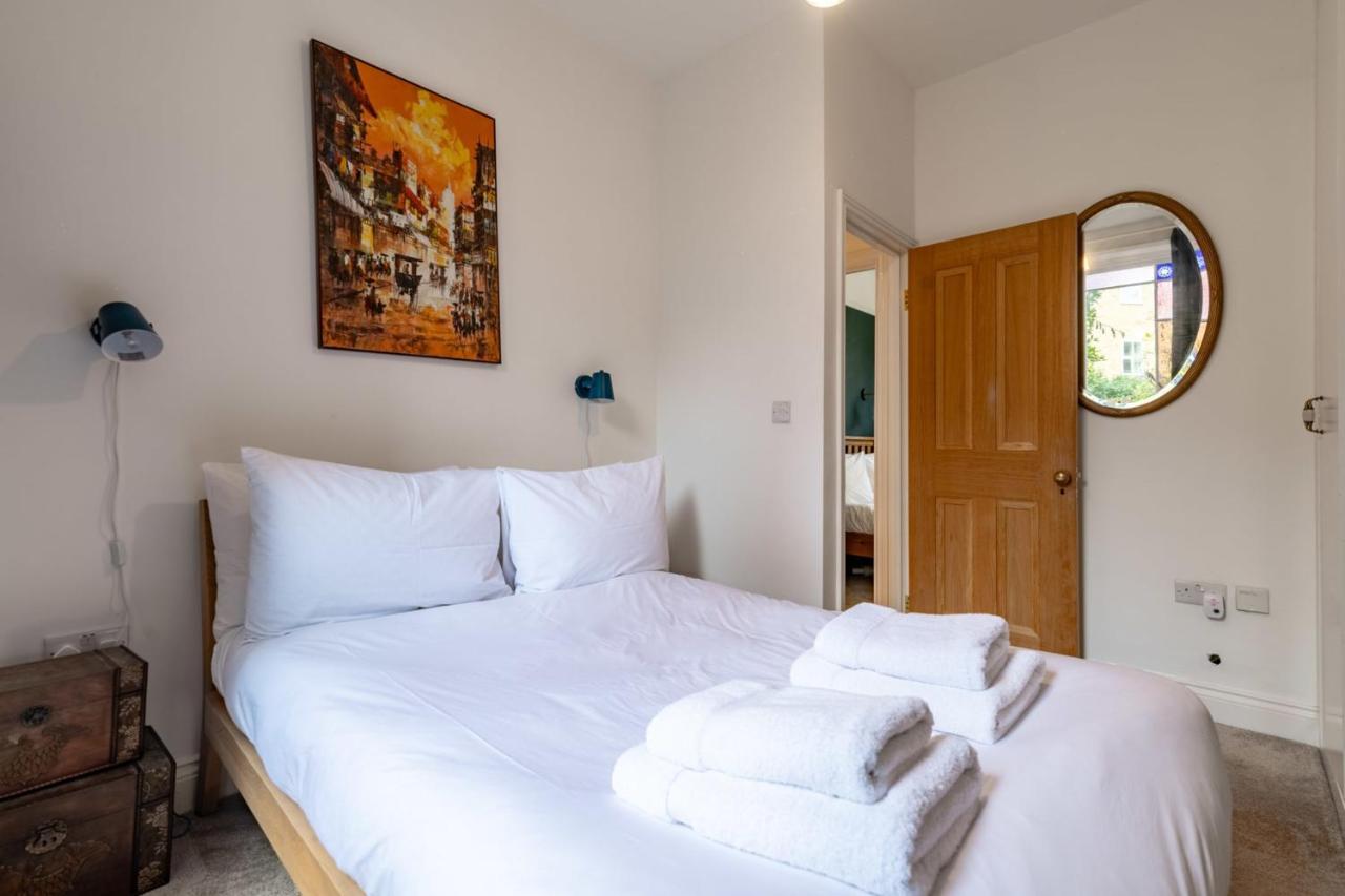Beautiful Two Bed Abode In South West Appartement *