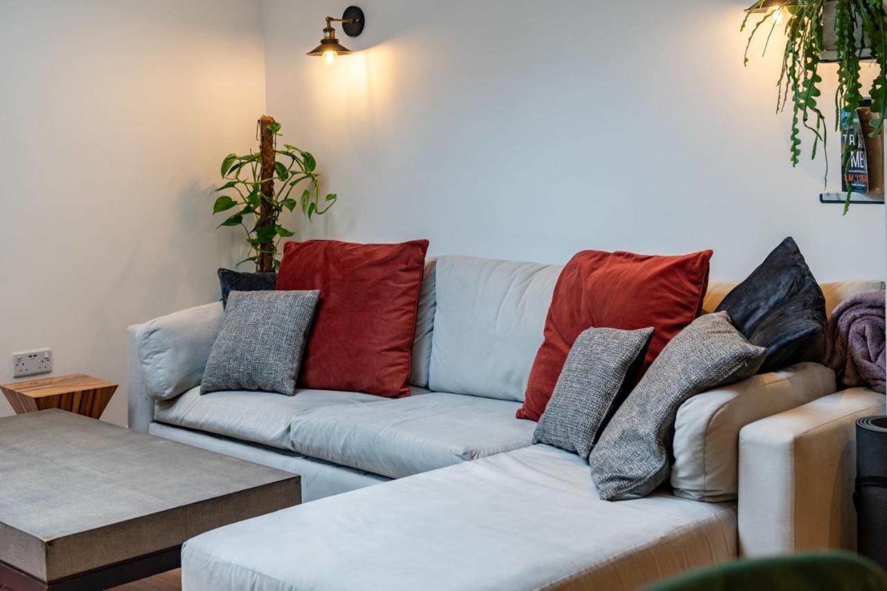 Beautiful Two Bed Abode In South West Appartement *