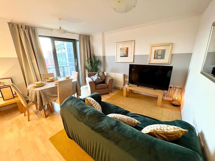 Apartamento Cosy Flat Right Opp Tube Station