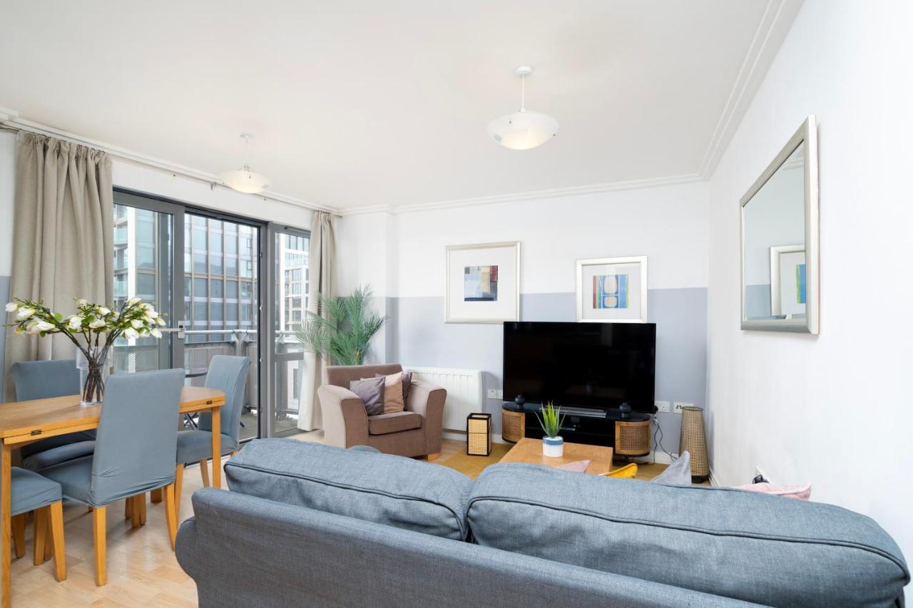 Cosy Flat Right Opp Tube Station * Londres