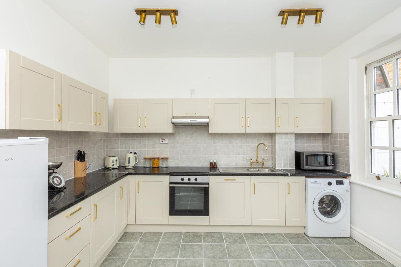 Ferienhaus Spacious 4br 3-storey Townhouse In Lively Deptford London