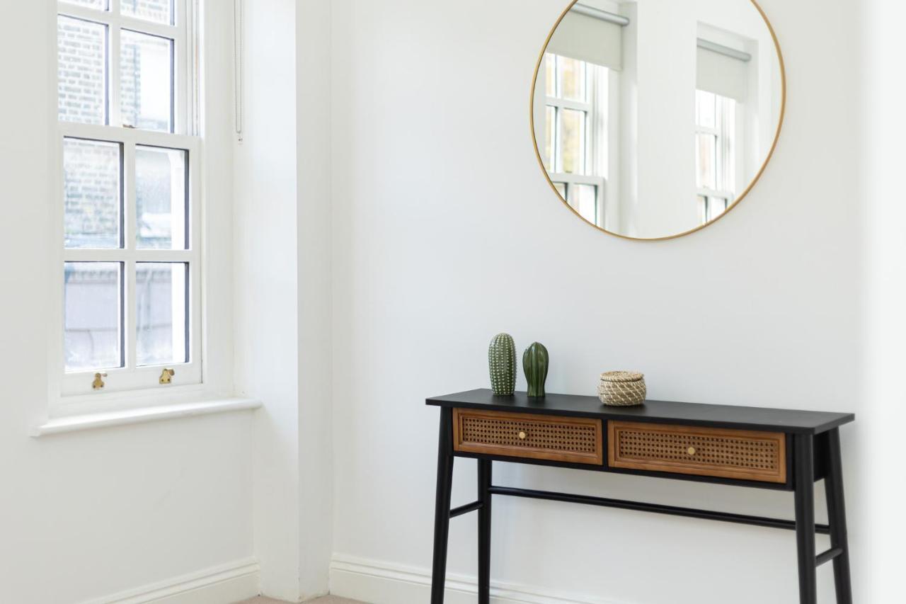 Ferienhaus Spacious 4br 3-storey Townhouse In Lively Deptford *