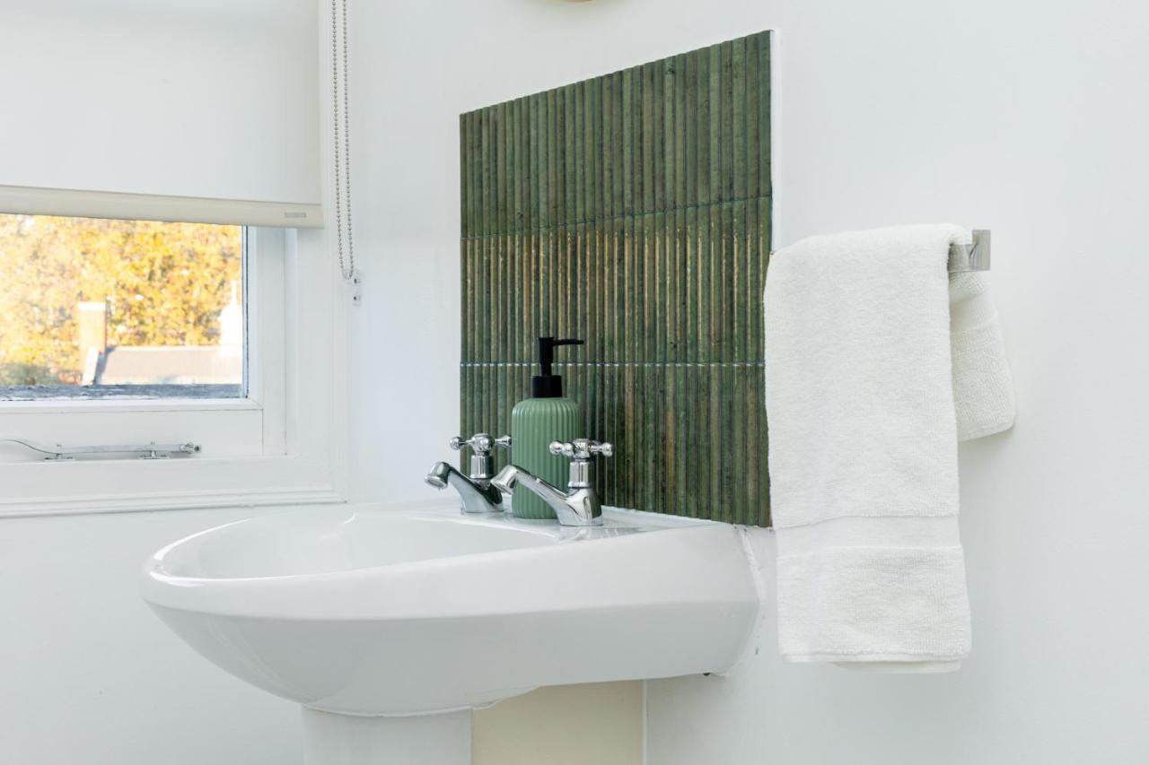 Ferienhaus Spacious 4br 3-storey Townhouse In Lively Deptford London