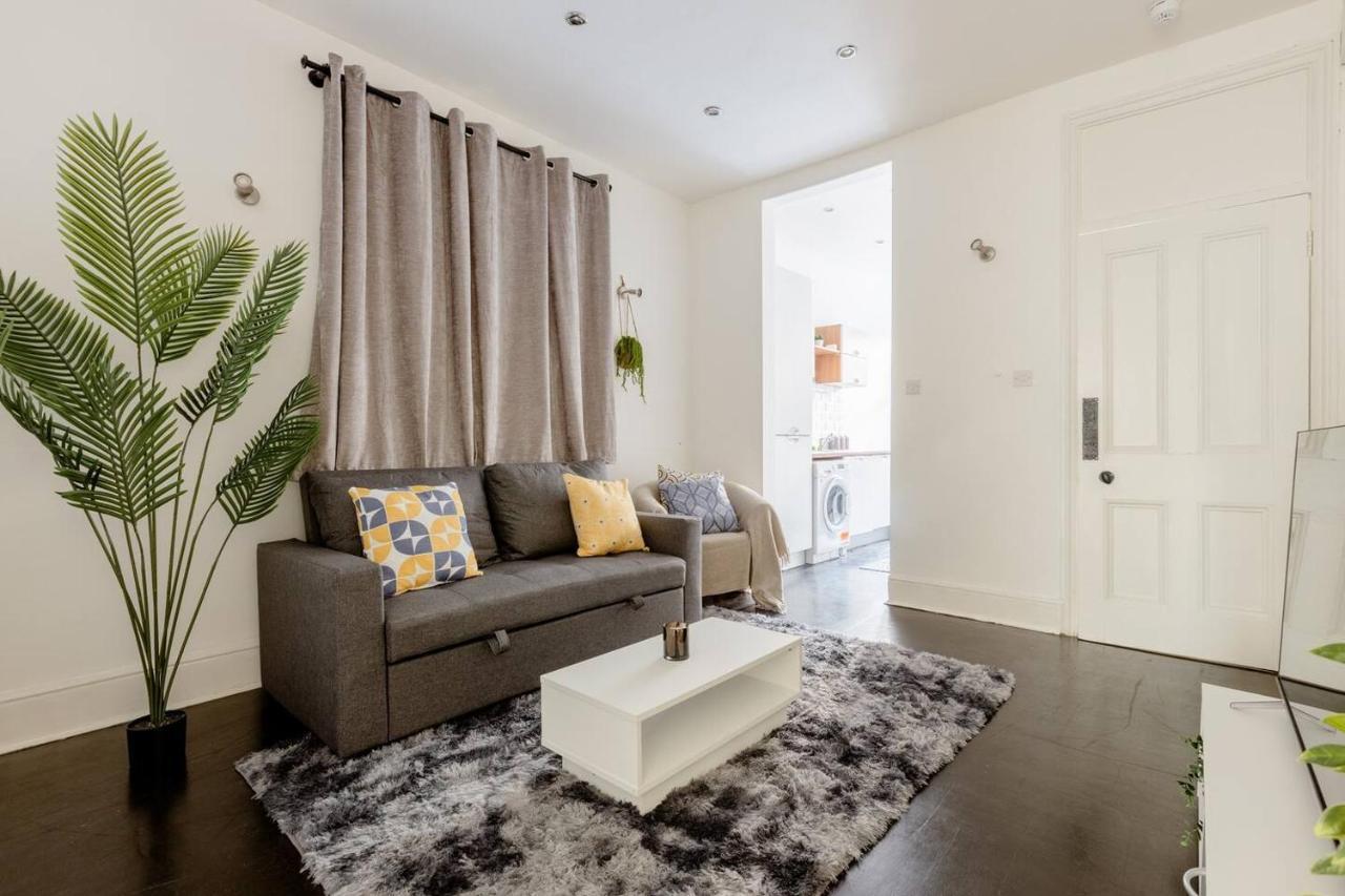 Spacious Apt In Central *