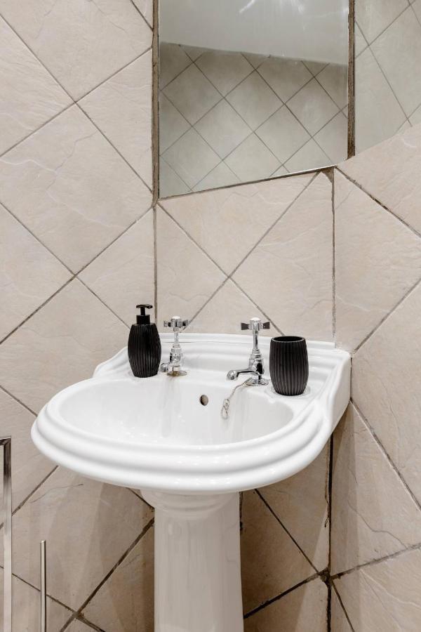 Spacious Apt In Central Apartamento
