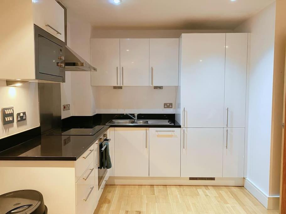 1 Bed 1 Bath Modern Zone 2 Apartamento *