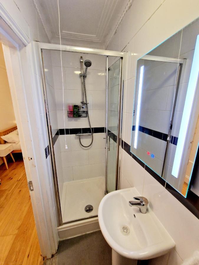 Apartment Lovely Ground Floor With High Ceiling And A Private Garden By Earl's Court Station