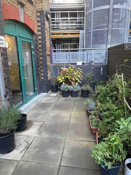 Cosy Spacious Studio Flat Stratford / Bow