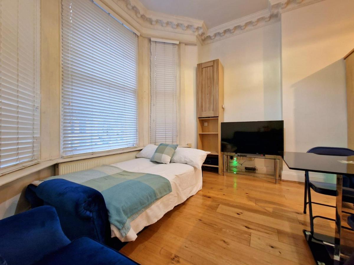 Apartamento Lovely Ground Floor With High Ceiling And A Private Garden By Earl's Court Station Londres