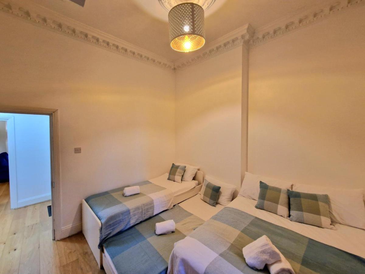 Apartamento Lovely Ground Floor With High Ceiling And A Private Garden By Earl's Court Station Londres