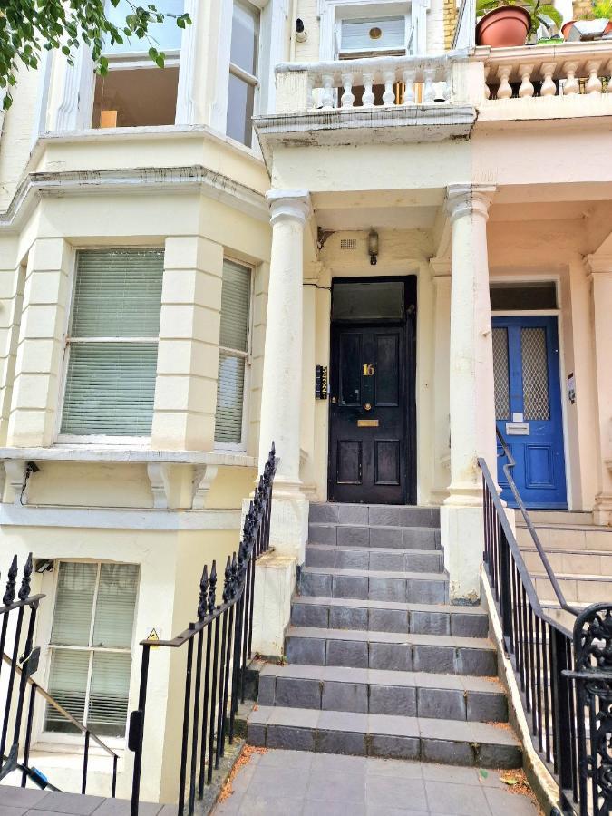 Lovely Ground Floor With High Ceiling And A Private Garden By Earl's Court Station Apartment *