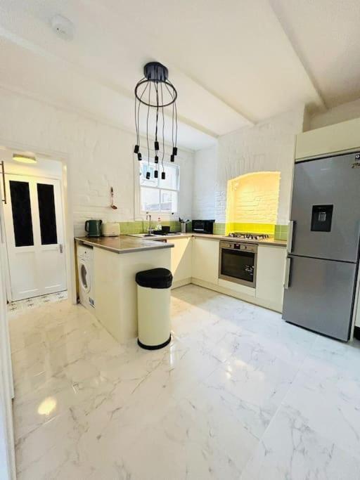 Elegant House In Stratford Londen