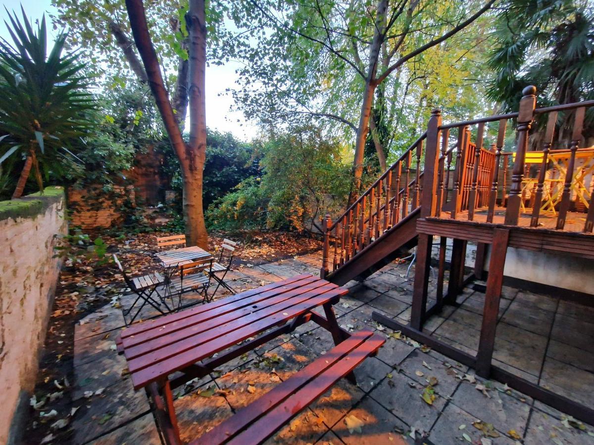 Apartment Lovely Ground Floor With High Ceiling And A Private Garden By Earl's Court Station London