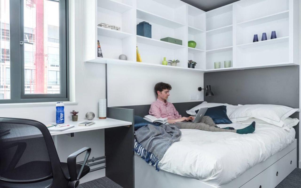 Astor College Apartamento *