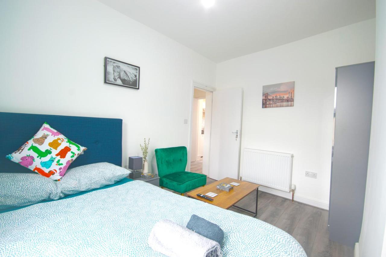 Cosy Family W/wi-fi, Parking, Self Check-in * Londres