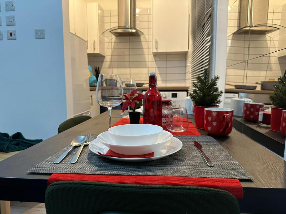 Parkside North - Victoria Line Apartment London