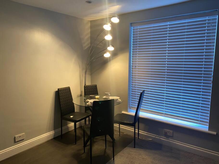 Spacious 2 Bedroom Flat Apartamento Londres