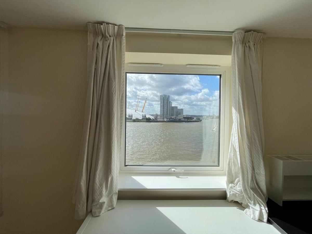 Quarto em Acomodações Particulares Very Large Ensuite With Wonderful View Over The River Thames In A Peaceful & Calm Residential Building - Shared Flat With 1 Host