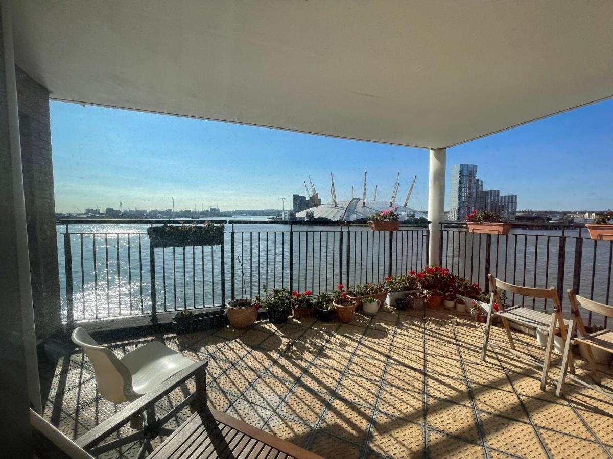 Very Large Ensuite With Wonderful View Over The River Thames In A Peaceful & Calm Residential Building - Shared Flat With 1 Host Londres