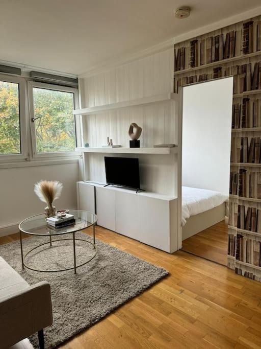 In Angel. Apartment