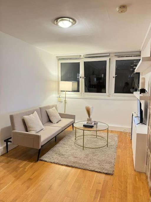 Apartment In Angel. *