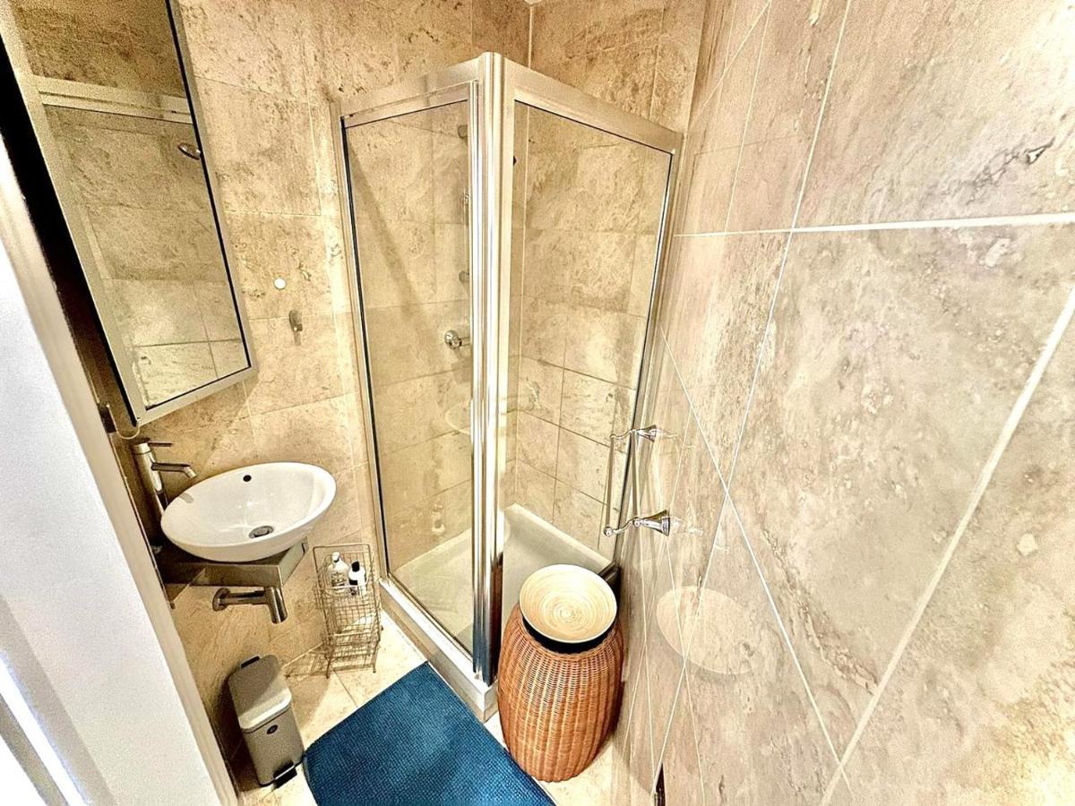 Alluring 2-bed, 2-bath Flat On High Street Kensington, Near Kensington Palace Appartement Londres