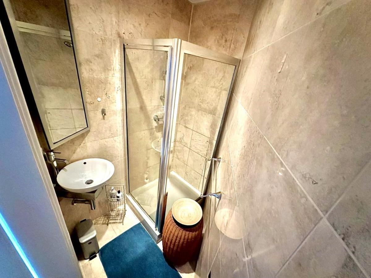 Alluring 2-bed, 2-bath Flat On High Street Kensington, Near Kensington Palace Appartement Londres