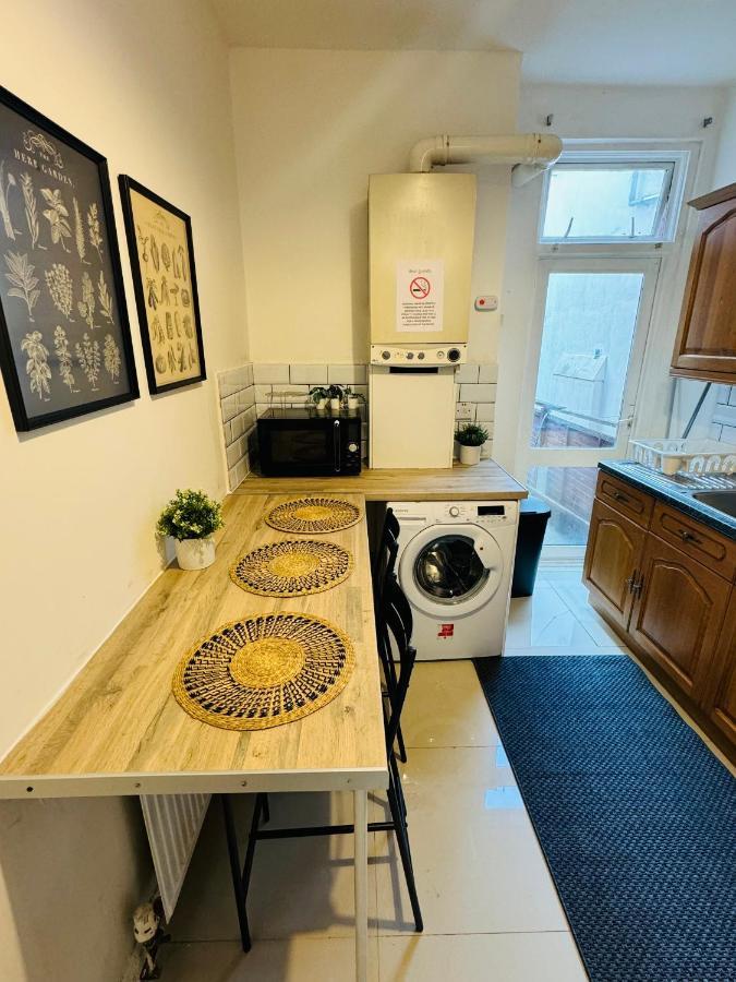 2 Bedrooms House Near Central Londres