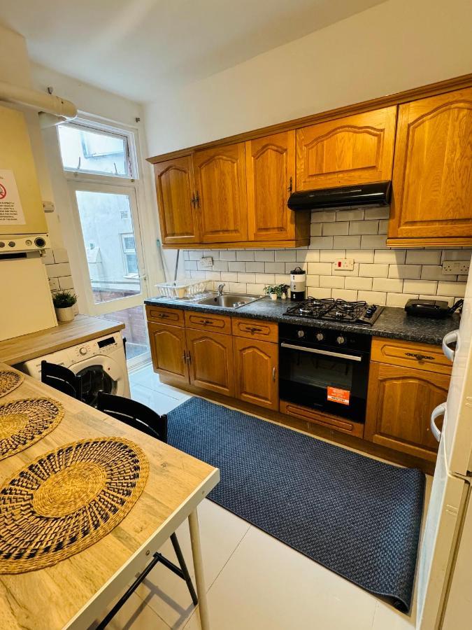 2 Bedrooms House Near Central * Londres